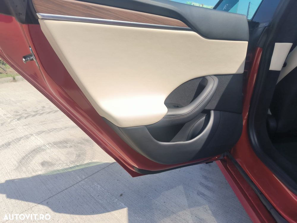 Tesla Model S - 10