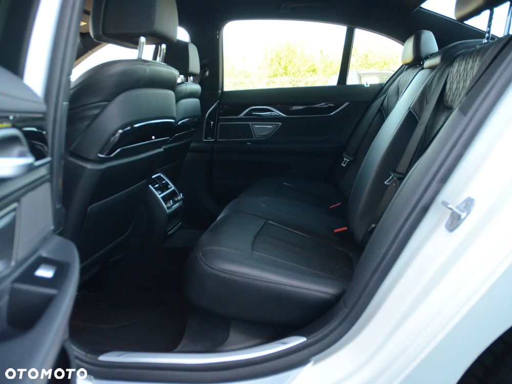 BMW Seria 7 - 35
