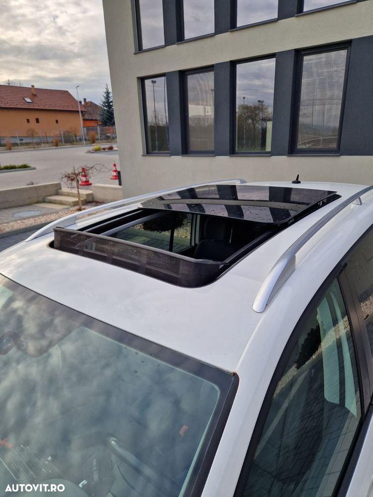 Volkswagen Touran 2.0 TDI DPF DSG Highline - 12