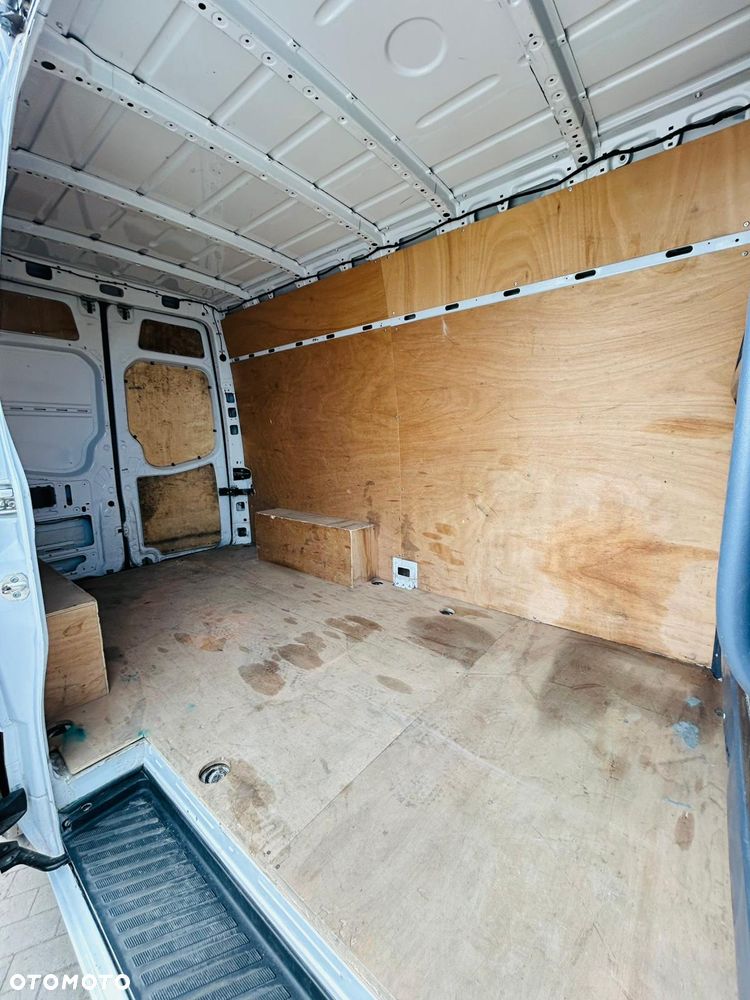 Mercedes-Benz Sprinter - 13
