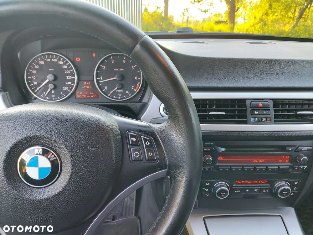 BMW Seria 3 320i - 10
