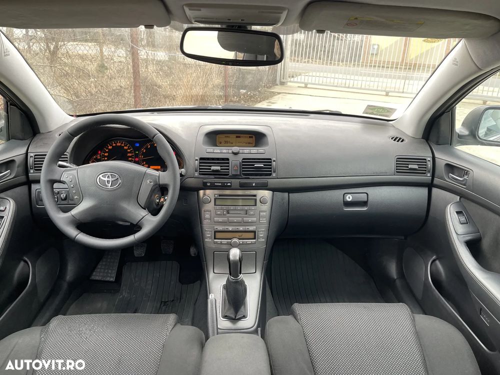 Toyota Avensis 1.6 Sdn. Sol - 8