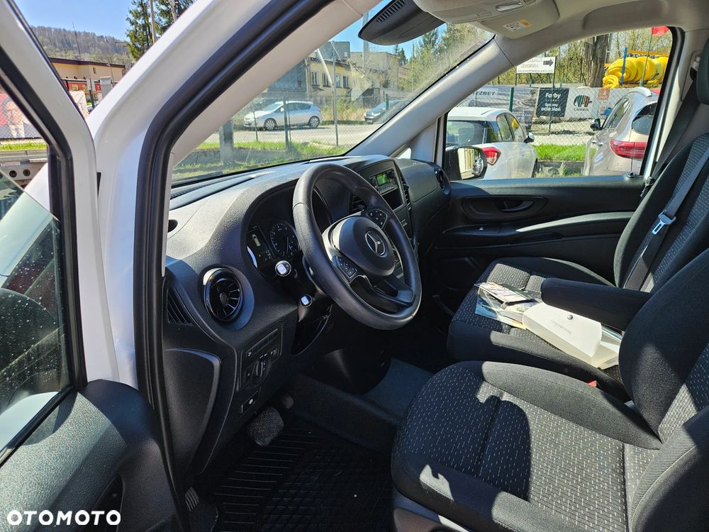 Mercedes-Benz VITO 4X4 LONG KLIMA AUTOMAT REJ.02 2021 3OSOBOWY CIEŻAROWY - 2