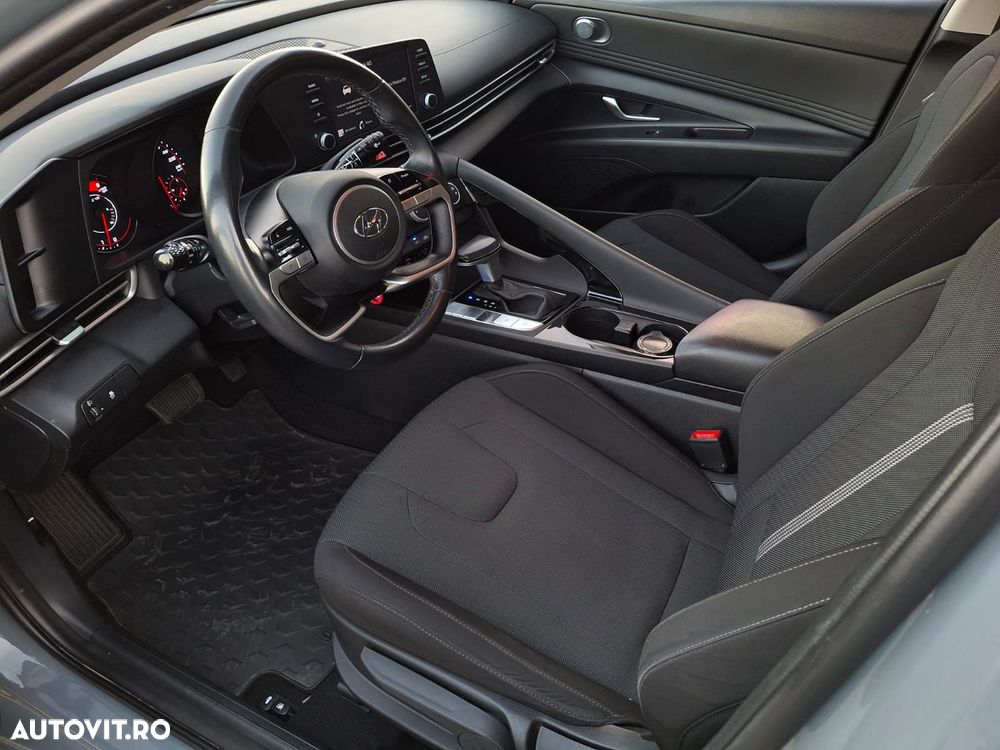 Hyundai Elantra - 13