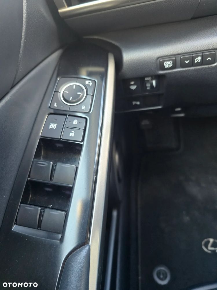 Lexus IS 300h Elegance - 3