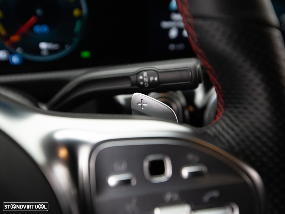 Mercedes-Benz CLA 250 e Shooting Brake AMG Line - 17