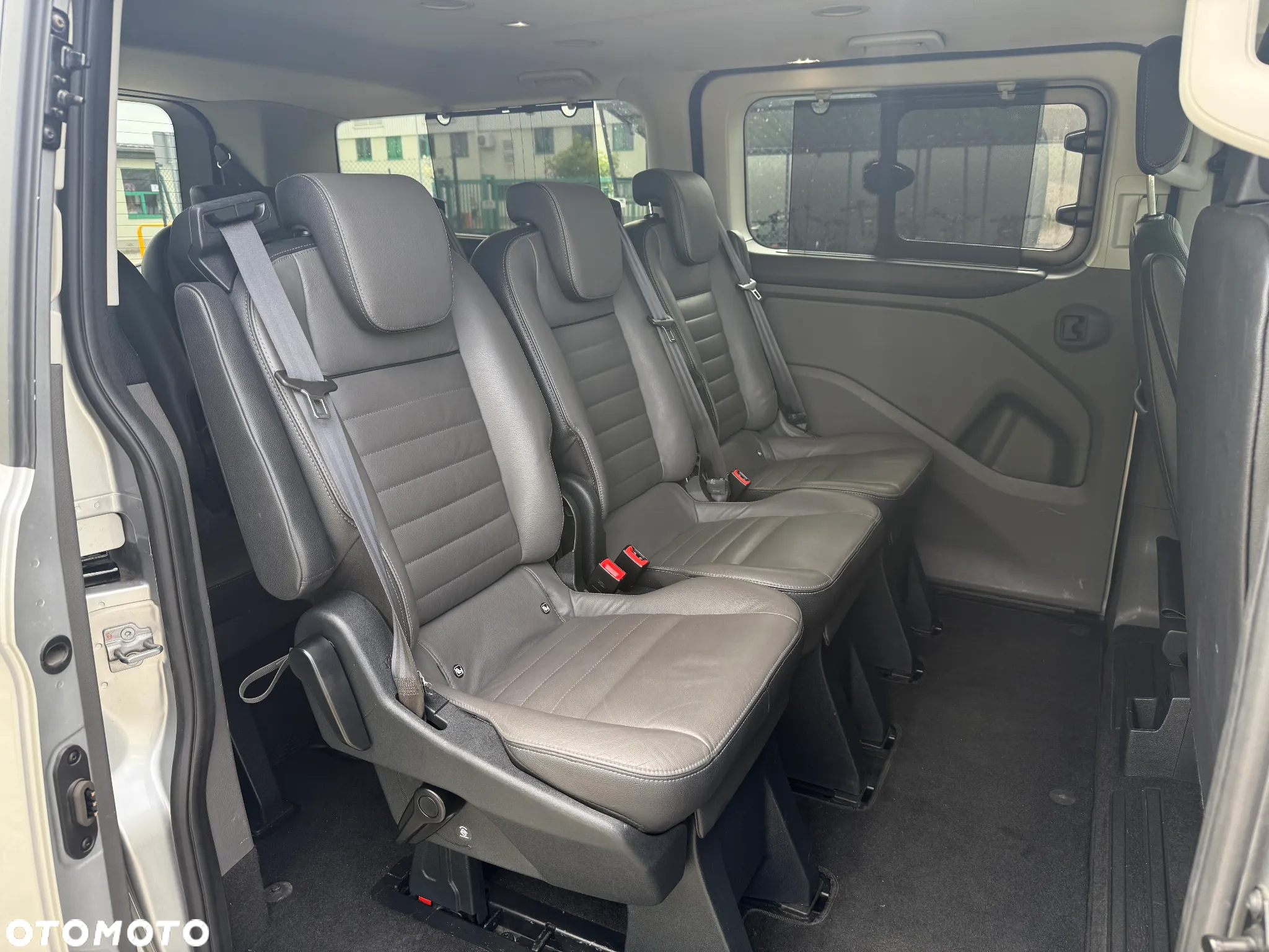 Ford Tourneo Custom - 11