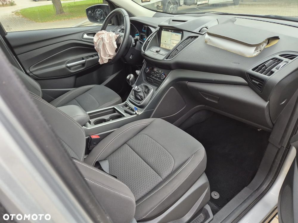 Ford Kuga 1.5 EcoBoost 2x4 Titanium - 16