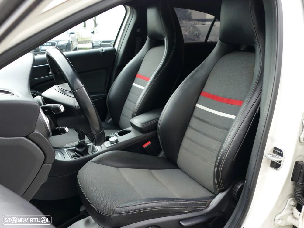 Mercedes-Benz A 180 d AMG Line - 24