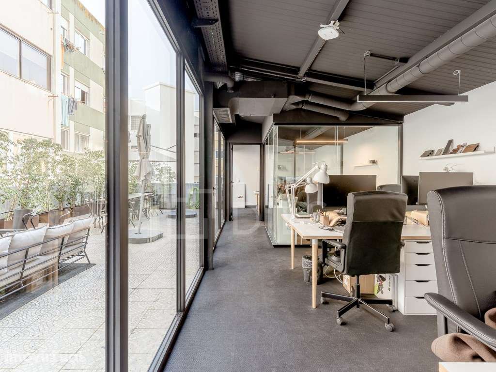 Loja para arrendar - Rua Correia Teles, em Campo de Ourique - Grande imagem: 2/20