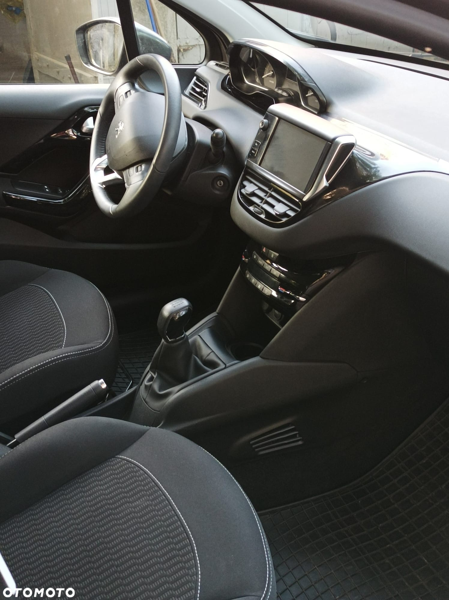 Peugeot 208 - 10