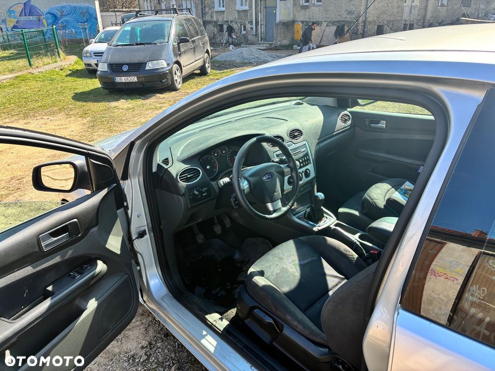 Ford Focus 1.6 16V Ambiente - 8