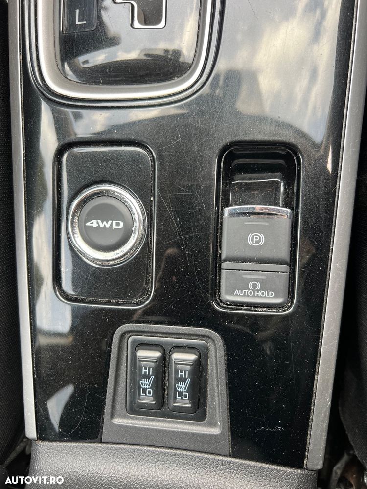 Mitsubishi Outlander 2.2 DI-D 4WD Automatik Intense - 23