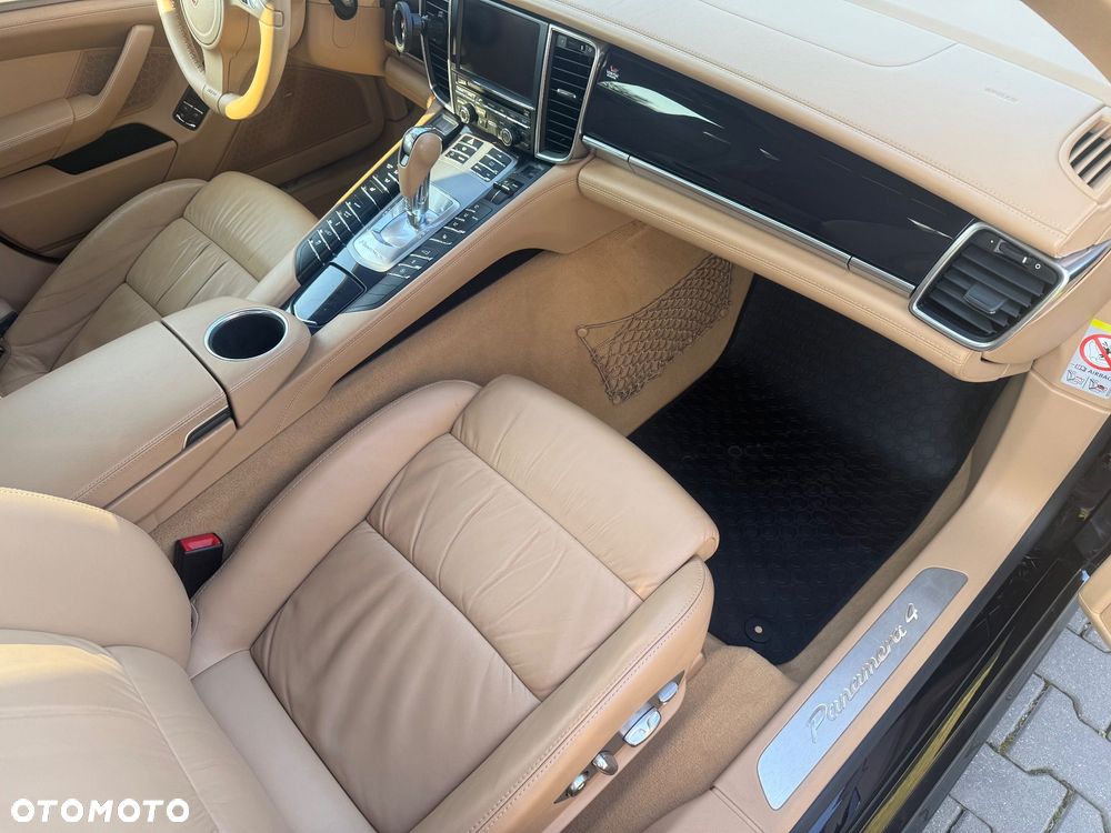 Porsche Panamera 4 PDK - 18