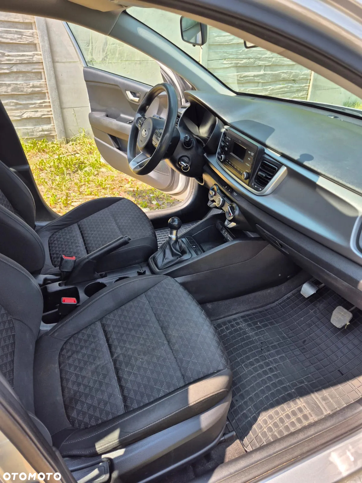 Kia Rio 1.2 L - 16
