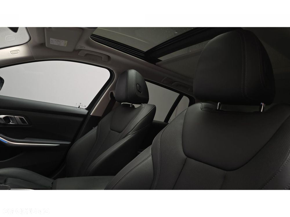 BMW Seria 3 320d xDrive - 18