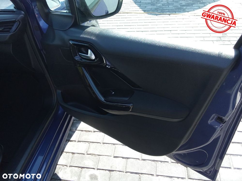 Peugeot 208 - 35