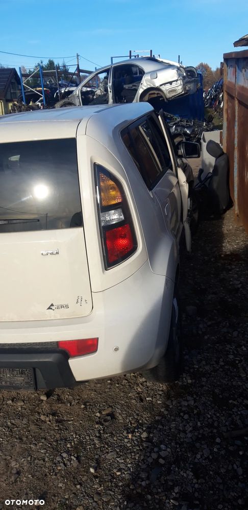 KIA SOUL I 09- SILINIK 1.6CRDI 115 KONI D4FB skrzynia biegów maska dzwi zderzak klapa tył  LAKIER -A1 - 3