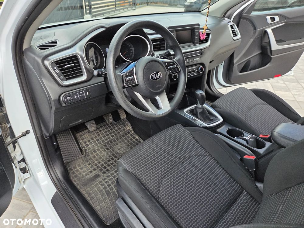 Kia Ceed 1.6 CRDi SCR M - 28