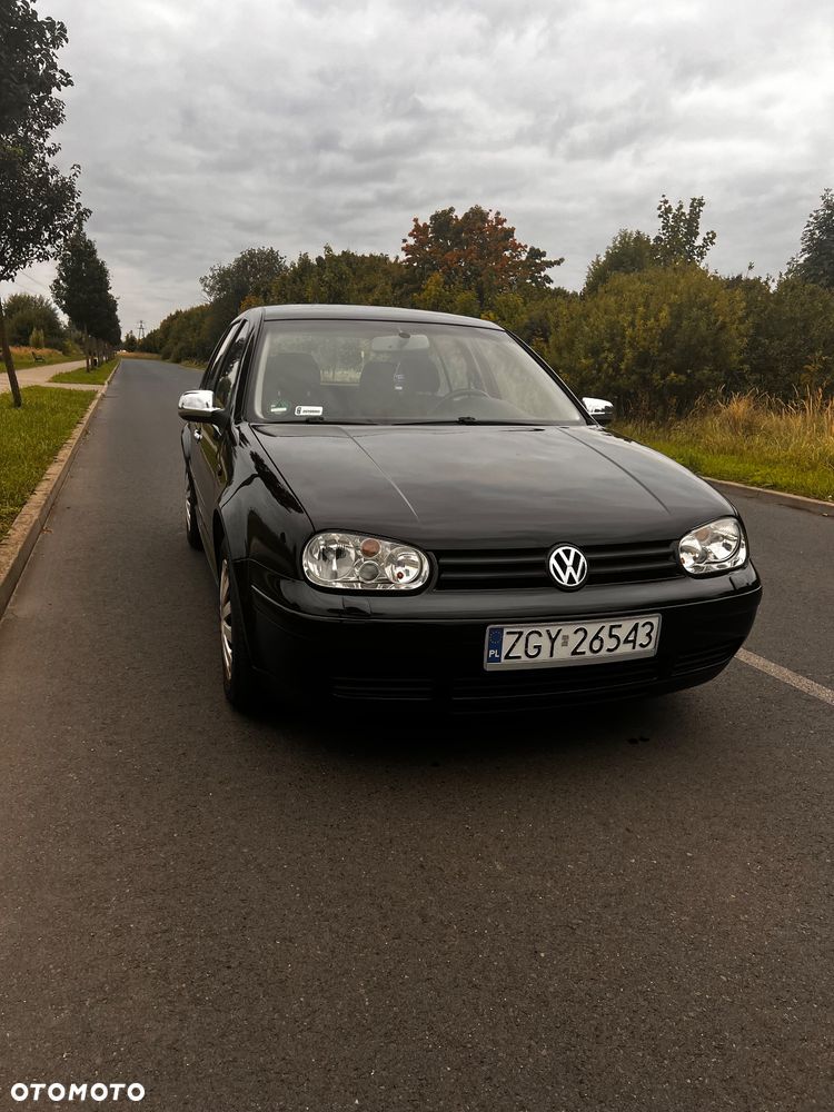 Volkswagen Golf - 6