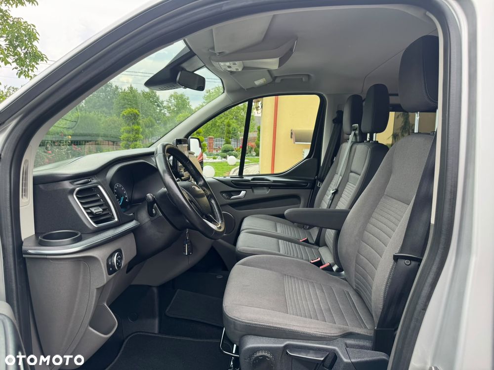 Ford Tourneo Custom - 26