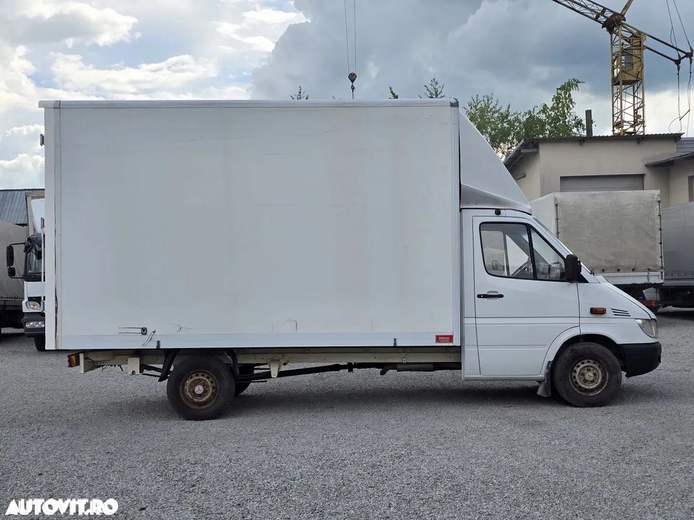 Mercedes-Benz Sprinter - 14