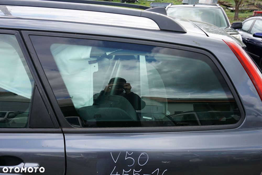 SZYBA KAROSERYJNA TYLNA LEWA BOCZNA V50  KOMBI  VOLVO 2004-2007 - 2