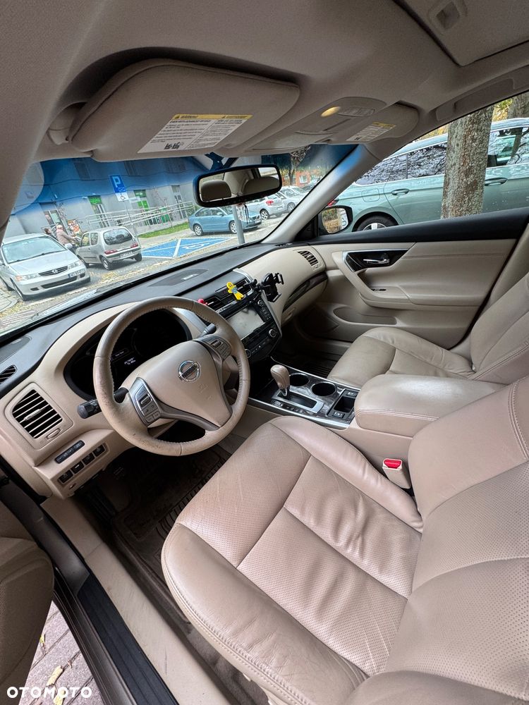 Nissan Altima - 11