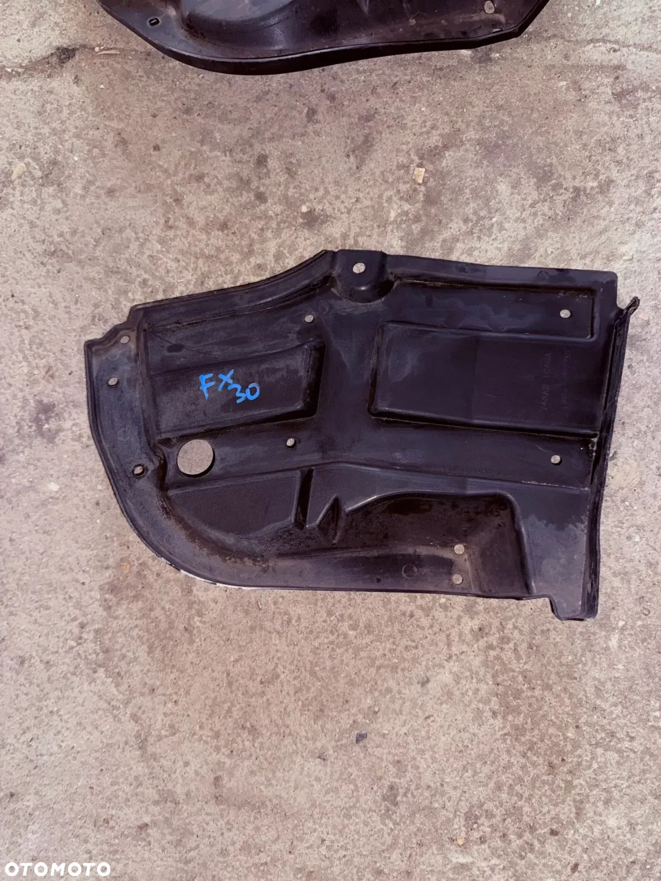 Osłona podwozia prawa Infiniti FX 3.0 - 748A2 1CA0A - 1