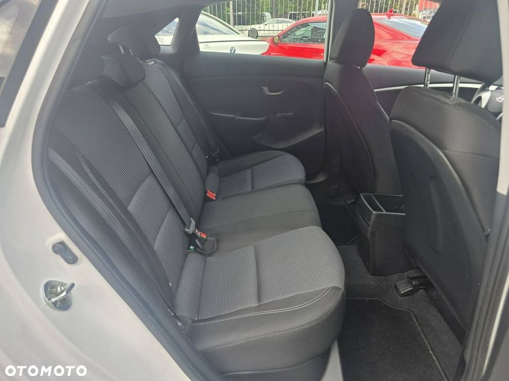 Hyundai i30 1.6 D Classic + - 24
