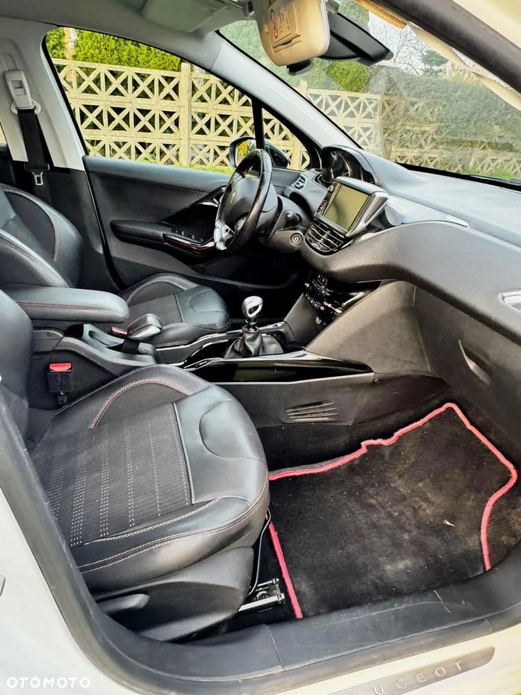 Peugeot 2008 1.2 Pure Tech GPF Allure S&S - 9