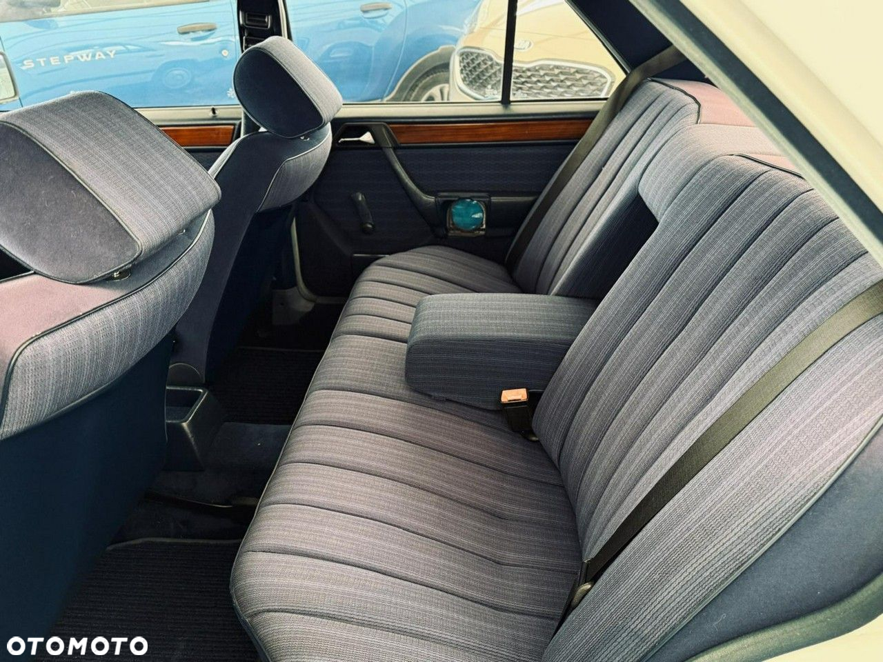 Mercedes-Benz W124 (1984-1993) - 23