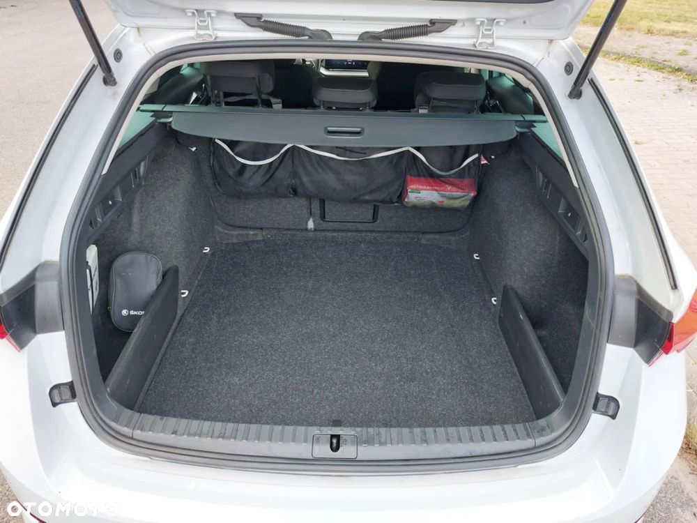 Skoda Octavia Combi 2.0 TDI DSG Style - 26