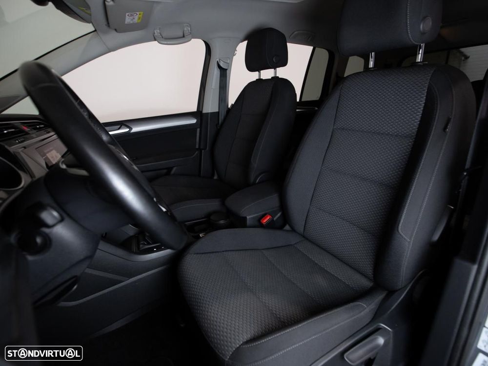 VW Touran 2.0 TDI Confortline DSG - 8
