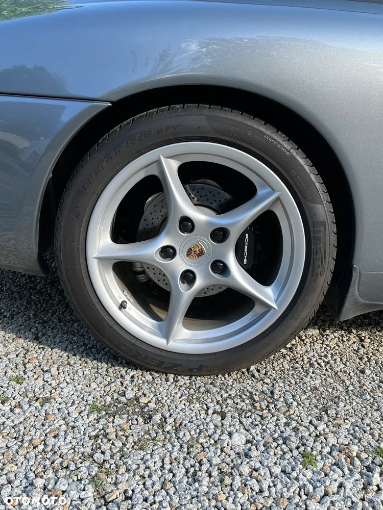 Porsche 911 Carrera - 11