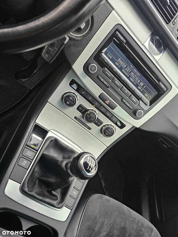 Volkswagen Passat 2.0 TDI Highline - 13