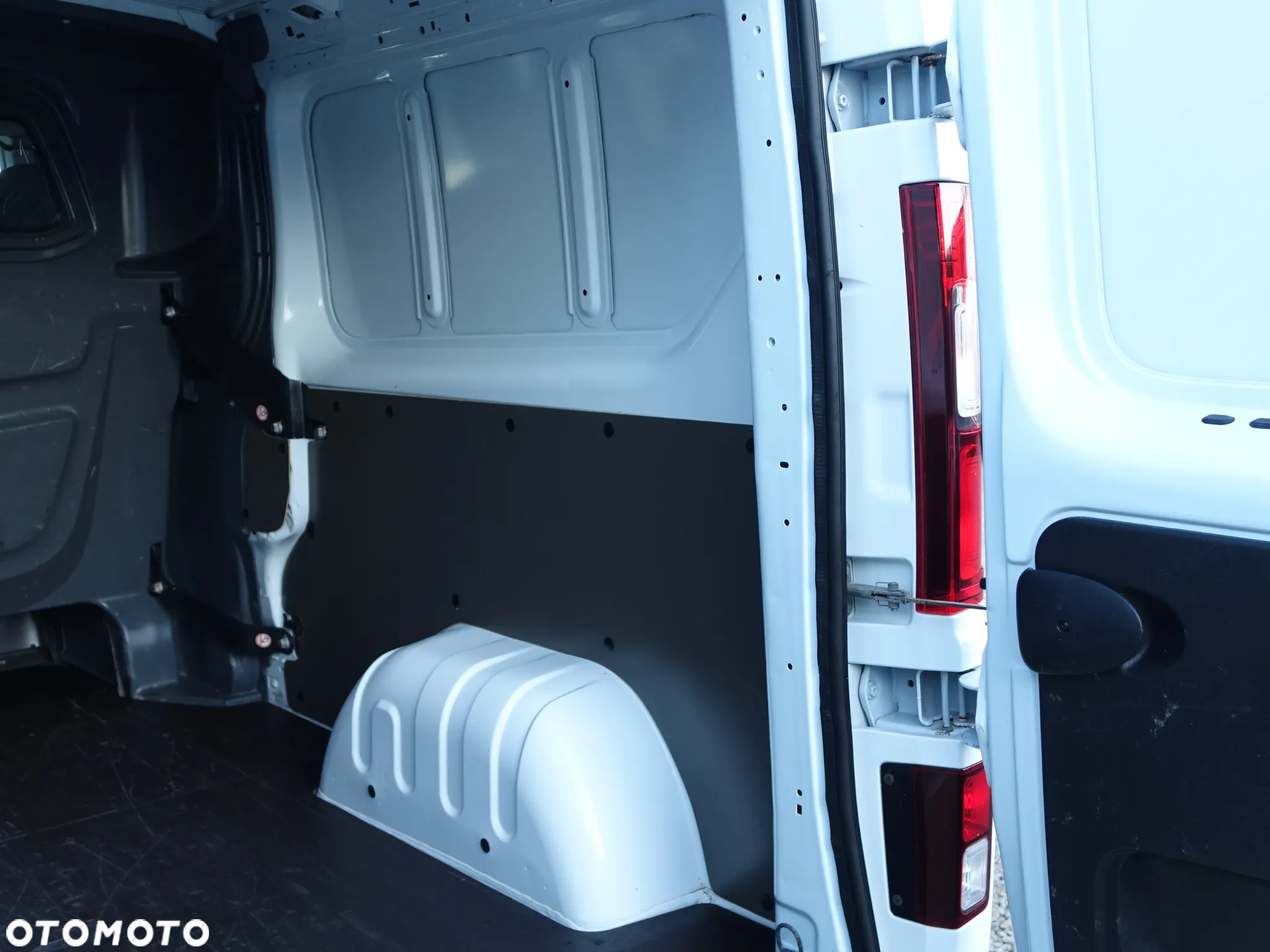Renault Trafic 6-osobowy LONG brygadówka L2H1 - 18