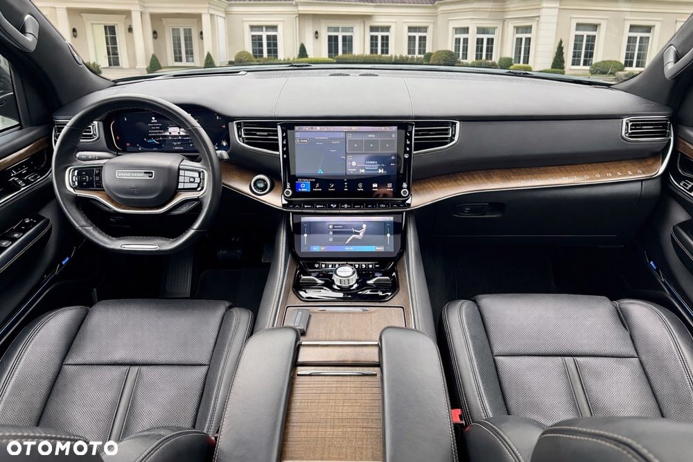 Jeep Grand Wagoneer - 14