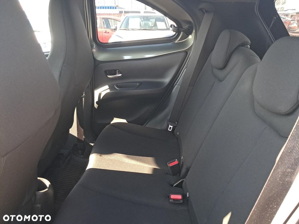 Toyota Aygo X 1.0 VVT-i Style CVT - 12