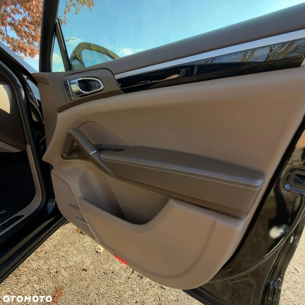 Porsche Cayenne Diesel Platinum Edition - 16