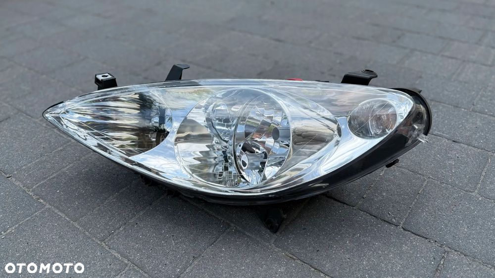 Lampa przednia lewa Peugeot 307 EU Europa lewy przód TYC A166 Reflektor 3A/C, SW 3H, CC 3B, 3E - 3