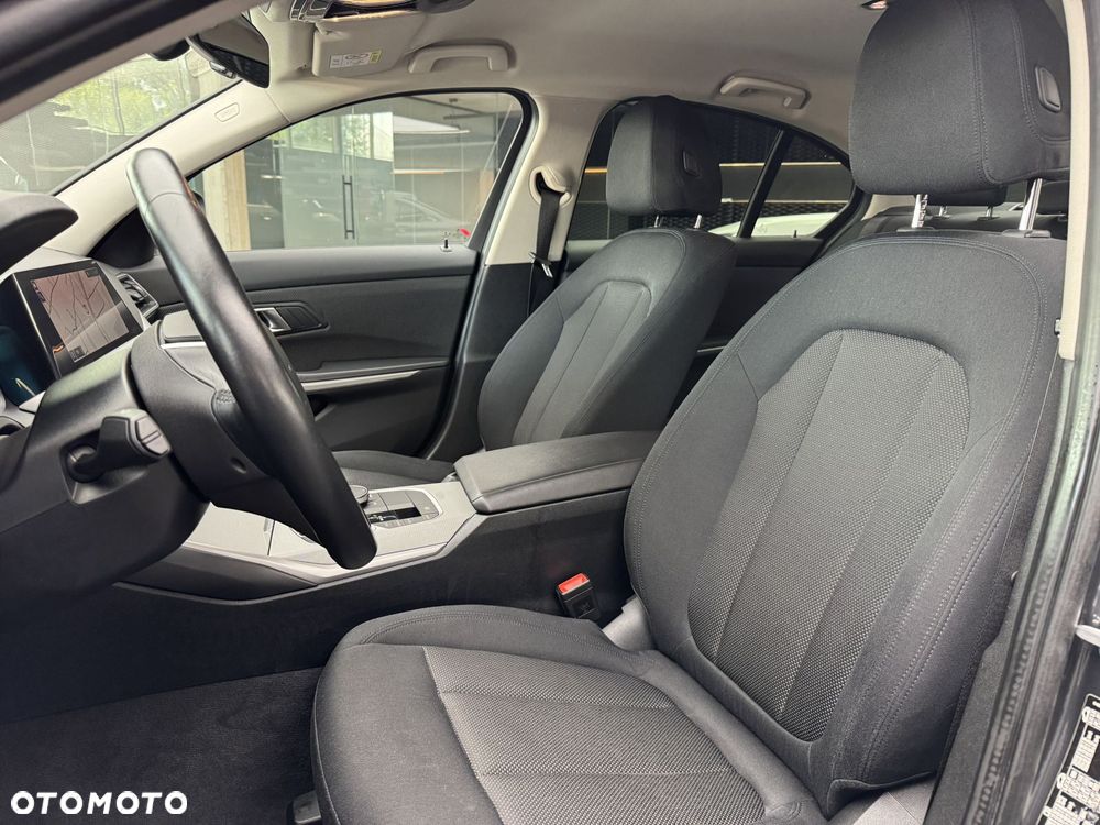 BMW Seria 3 318i - 12
