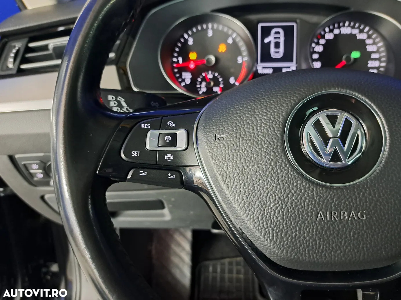 Volkswagen Passat - 12