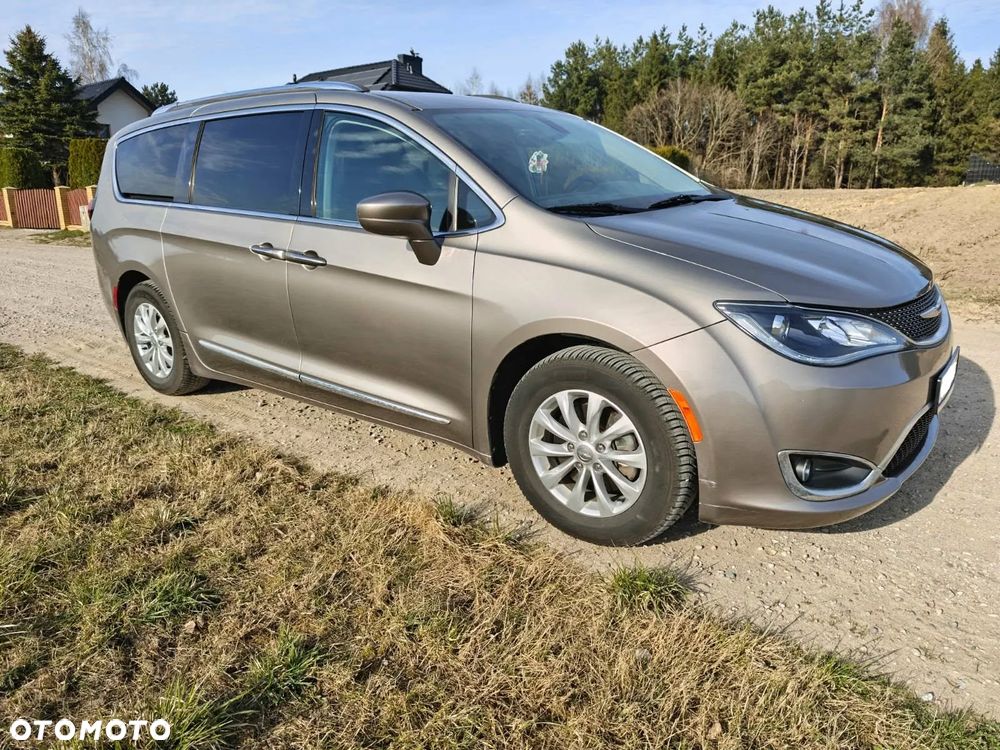 Chrysler Pacifica - 6