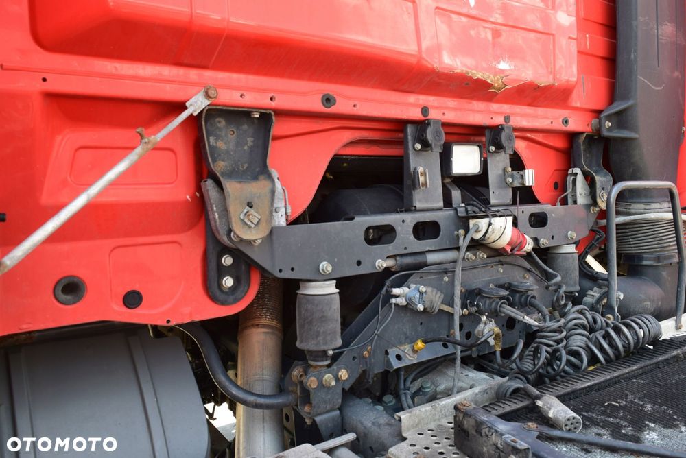 ZAMEK TYLNEJ KABINY ZATRZASK MERCEDES ACTROS MP3 - 1