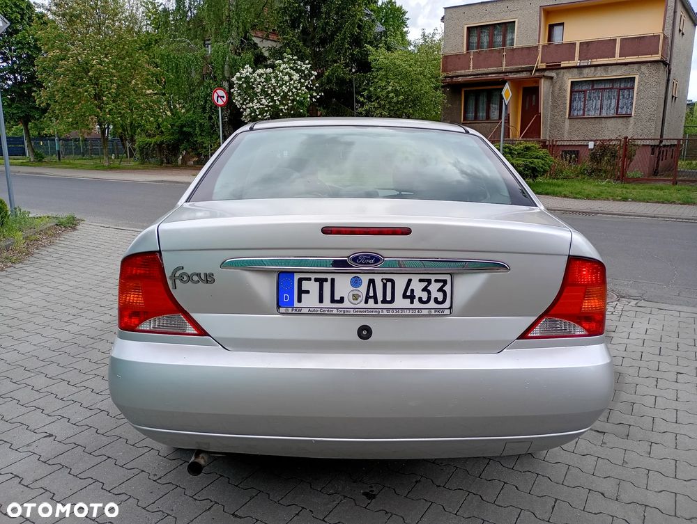 Ford Focus Ghia - 4