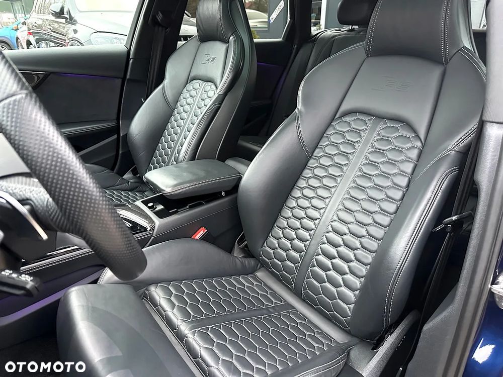 Audi RS4 Limousine - 15