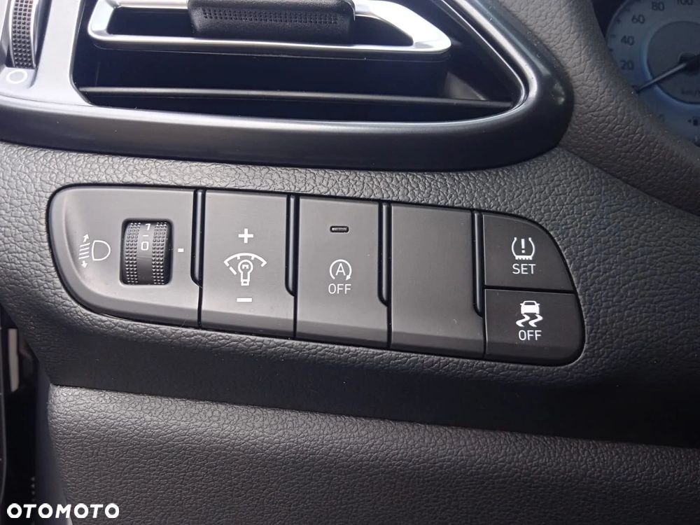 Hyundai i30 1.5 T-GDI 48V Modern DCT - 31
