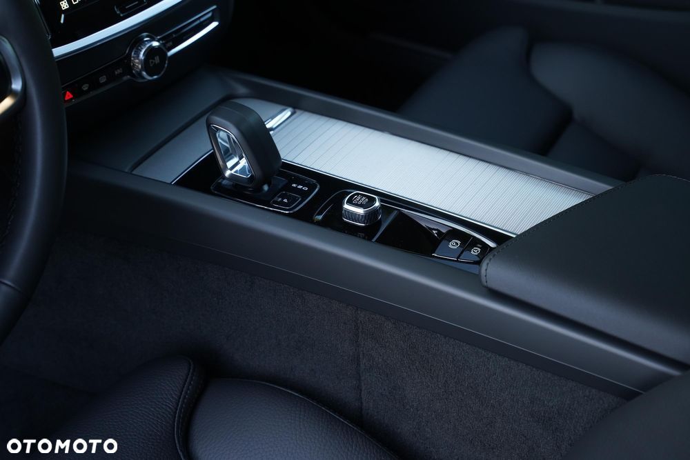 Volvo V60 B4 B Ultra Dark - 19