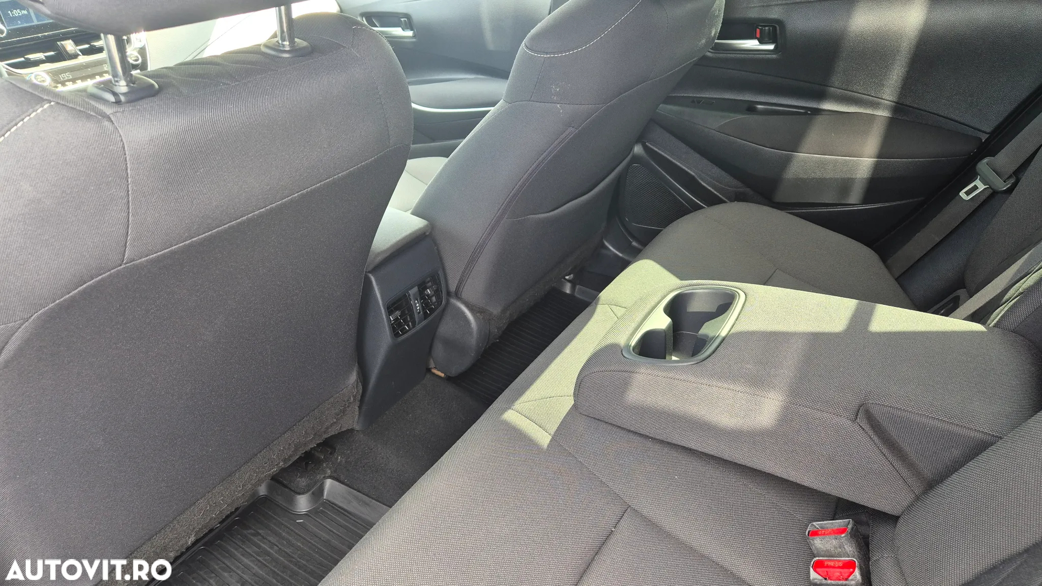 Toyota Corolla Sedan 1.8 HSD Business - 7